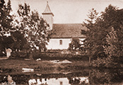 Thorning kirke med branddam i forgrunden, Museum Silkeborg - Lokalarkiv Blicheregnen